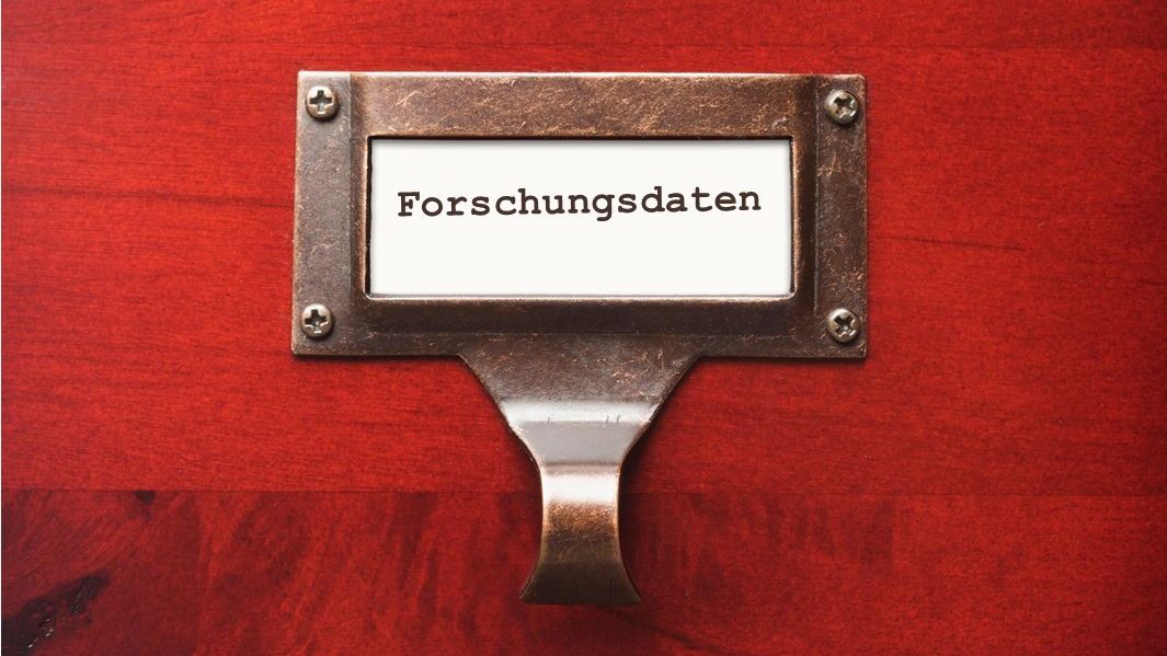 enlarge the image: Picture of a draw that says "Forschungsdaten" on it