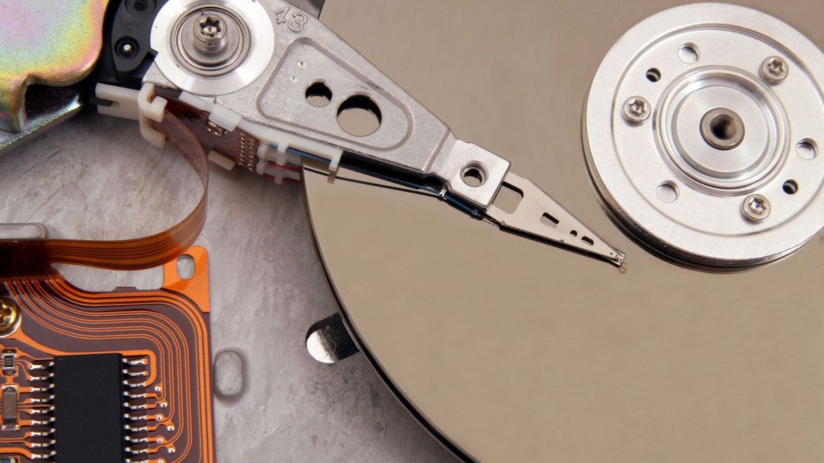 enlarge the image: Close-up of a storage disk