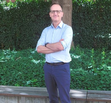 Der Informationssicherheitsbeauftragte Michael Schlegel, Foto: Ulf Walther/Stabsstelle Universitätskommunikation Zu sehen ist eine Porträtaufnahme von Michael Schlegel.