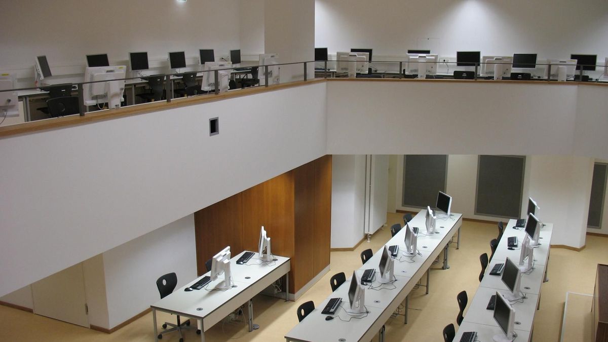 enlarge the image: Photo of a PC pool in the seminar building